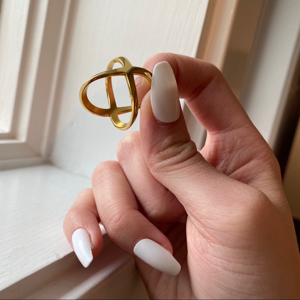 BRAND NEW GOLD CROSS RING - Picture 2 of 2